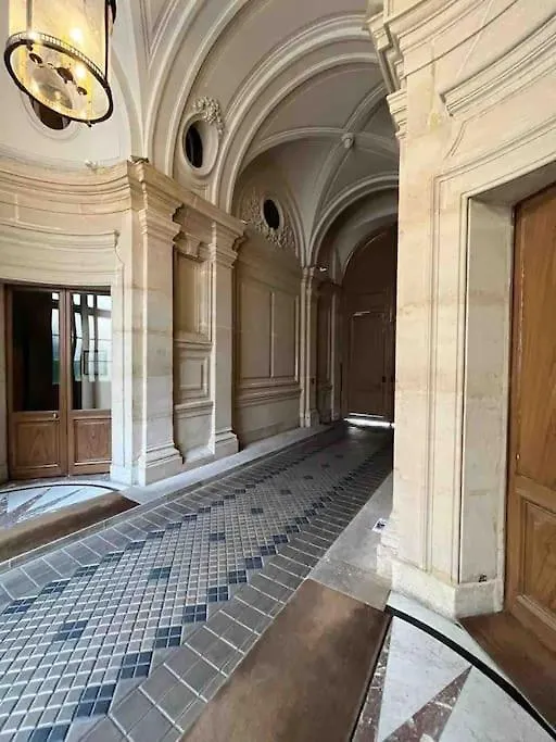 Daire Haussmannien Luxe - 2 Chambres, Champs-elysees *