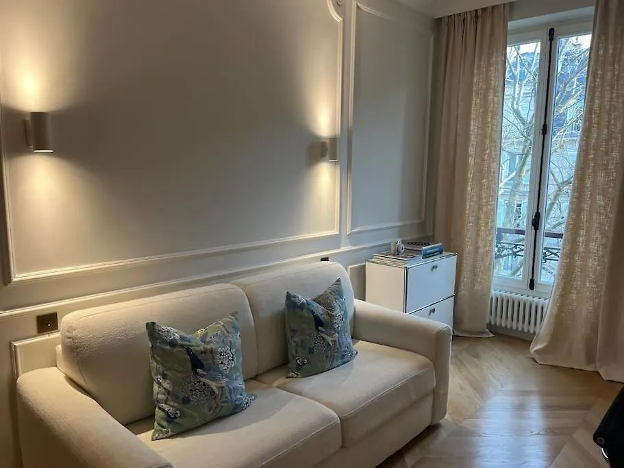 Daire Haussmannien Luxe - 2 Chambres, Champs-elysees