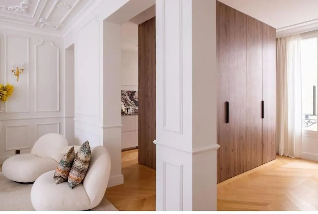 Haussmannien Luxe - 2 Chambres, Champs-elysees Paryż
