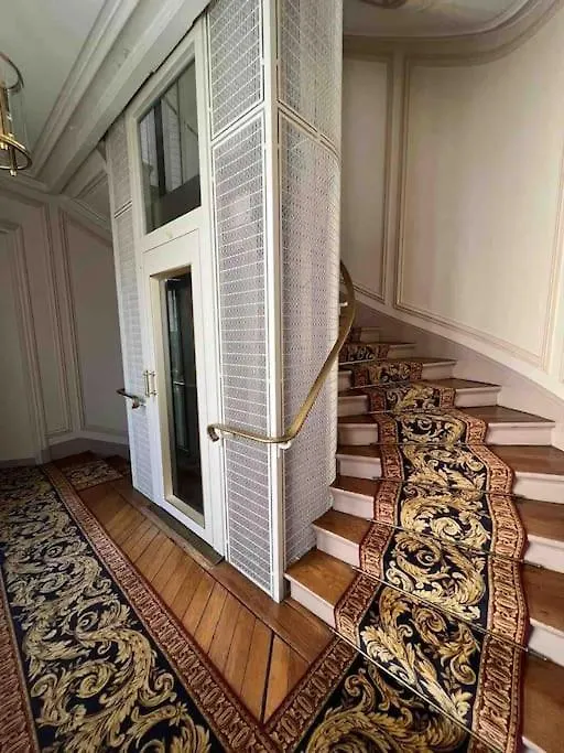 Apartment Haussmannien Luxe - 2 Chambres, Champs-elysees *